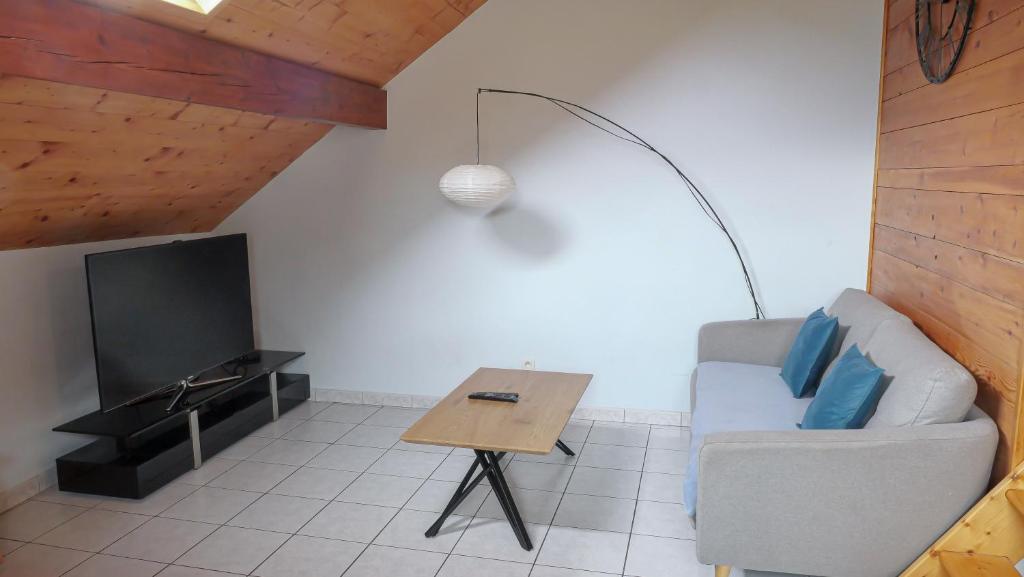 a living room with a couch and a table at Montricher Karellis, 5 min de St Jean de Maurienne in Montricher-Albanne
