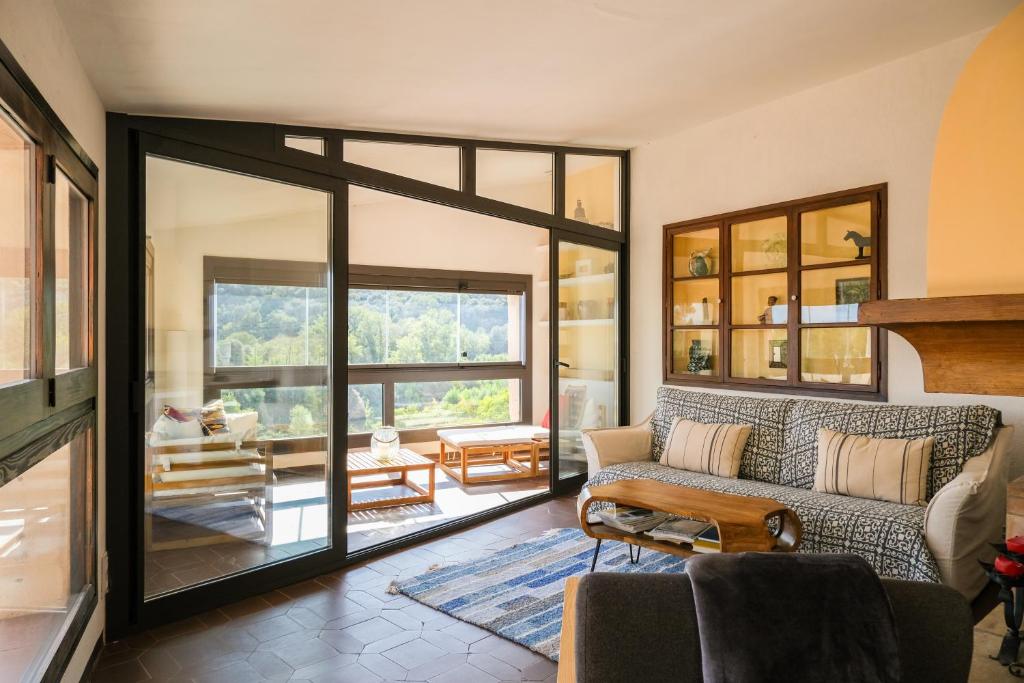 a living room with a couch and a table at 10 DEL PONT Alojamiento con vistas panorámicas in Besalú