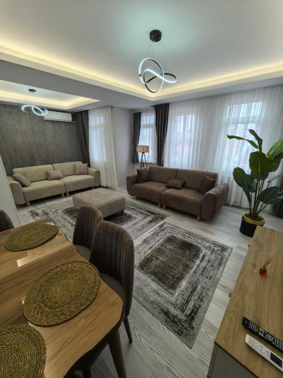 A seating area at Big Orange Hotel Old City