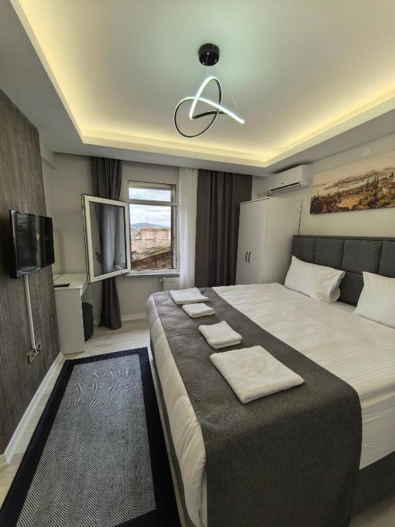 A bed or beds in a room at Big Orange Hotel Old City