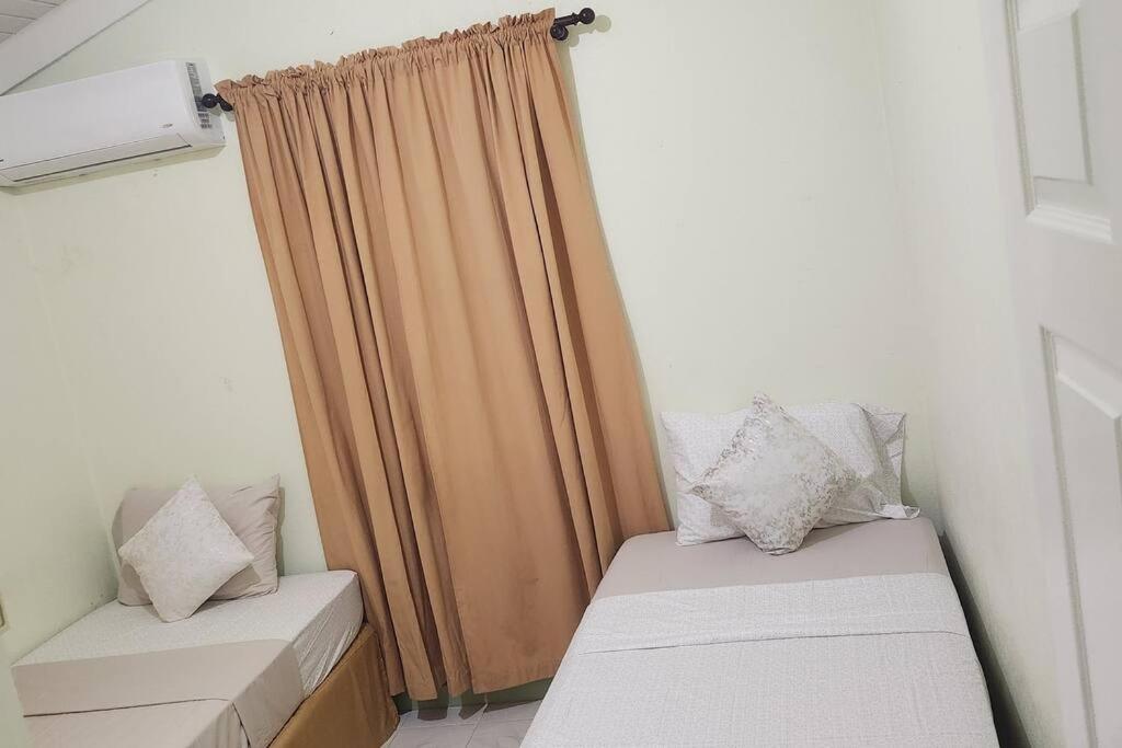 Postel nebo postele na pokoji v ubytování Belleview Cozy Cottage