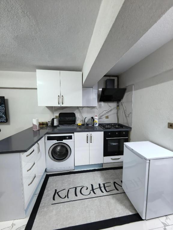 A kitchen or kitchenette at Big Orange Hotel Old City