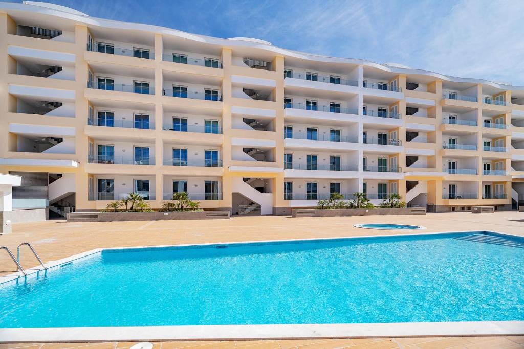 Lagos Marina View 6 With Pool by Homing