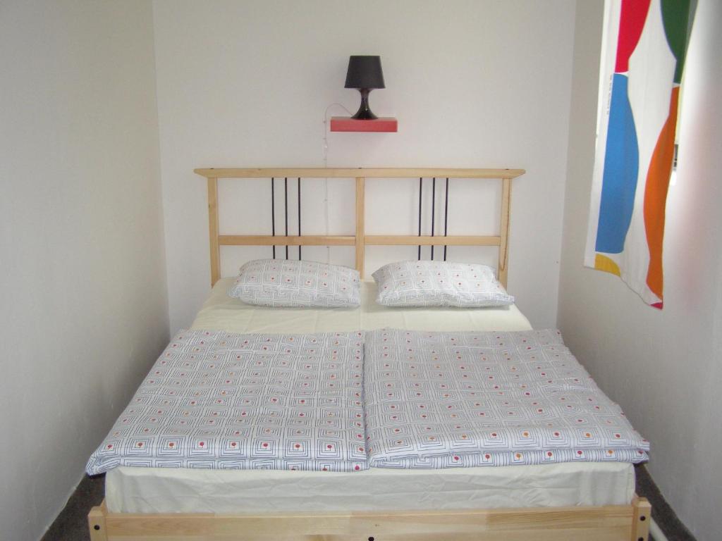 Łóżko lub łóżka w pokoju w obiekcie Hostel Praha Ládví