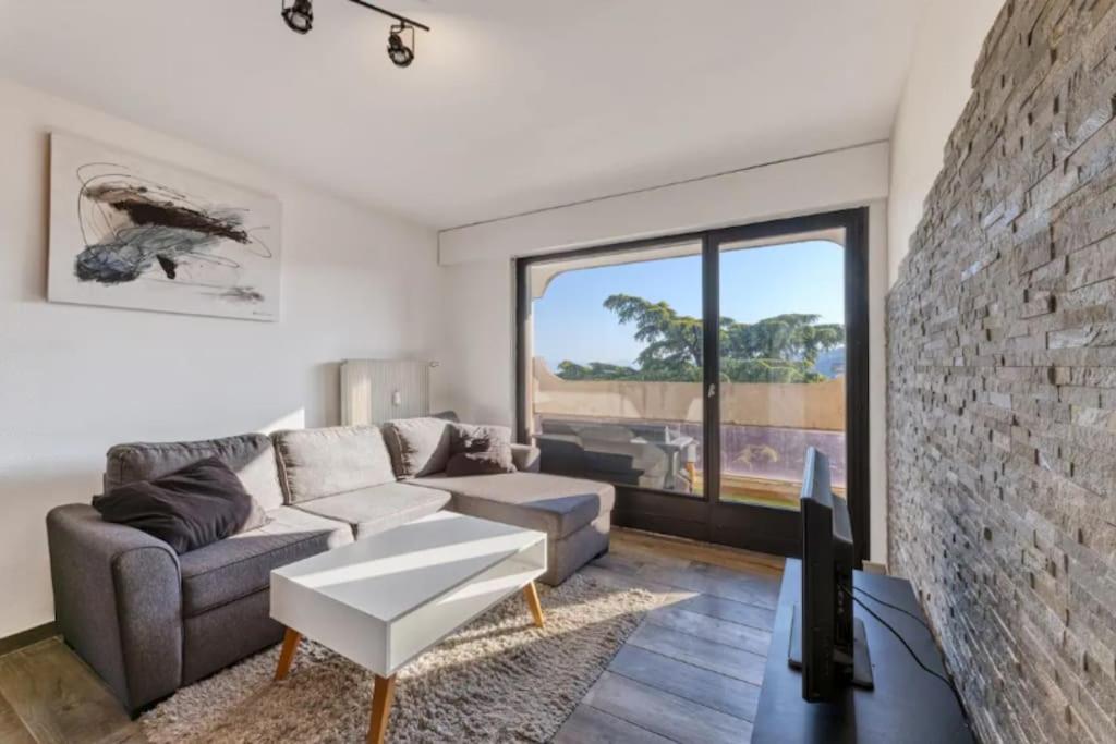 Χώρος καθιστικού στο T3 idéalement situé vue lac et montagne