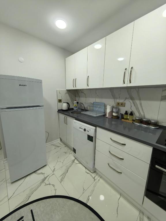 A kitchen or kitchenette at Big Orange Hotel Old City