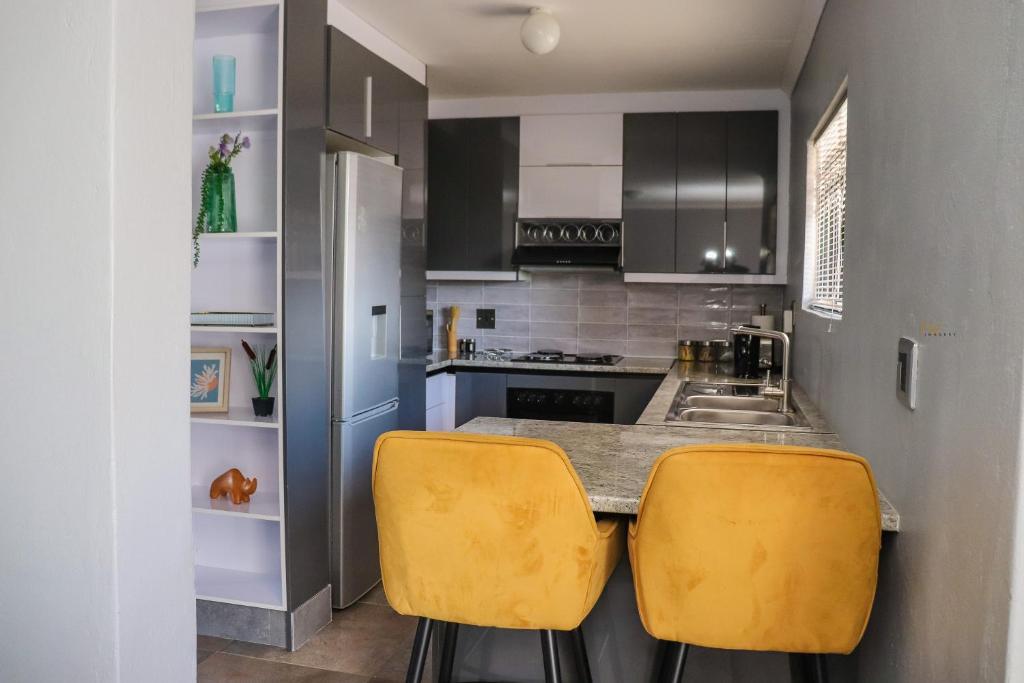 Kuchyň nebo kuchyňský kout v ubytování Centrally Located Luxurious Unit in CBD