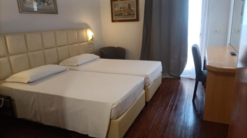 Postel nebo postele na pokoji v ubytování Hotel Delta Florence