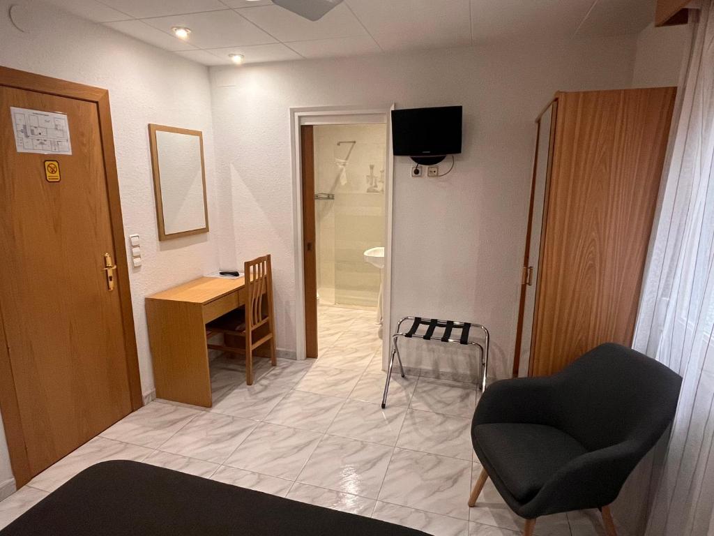 TV a/nebo společenská místnost v ubytování Hostal Tarrés