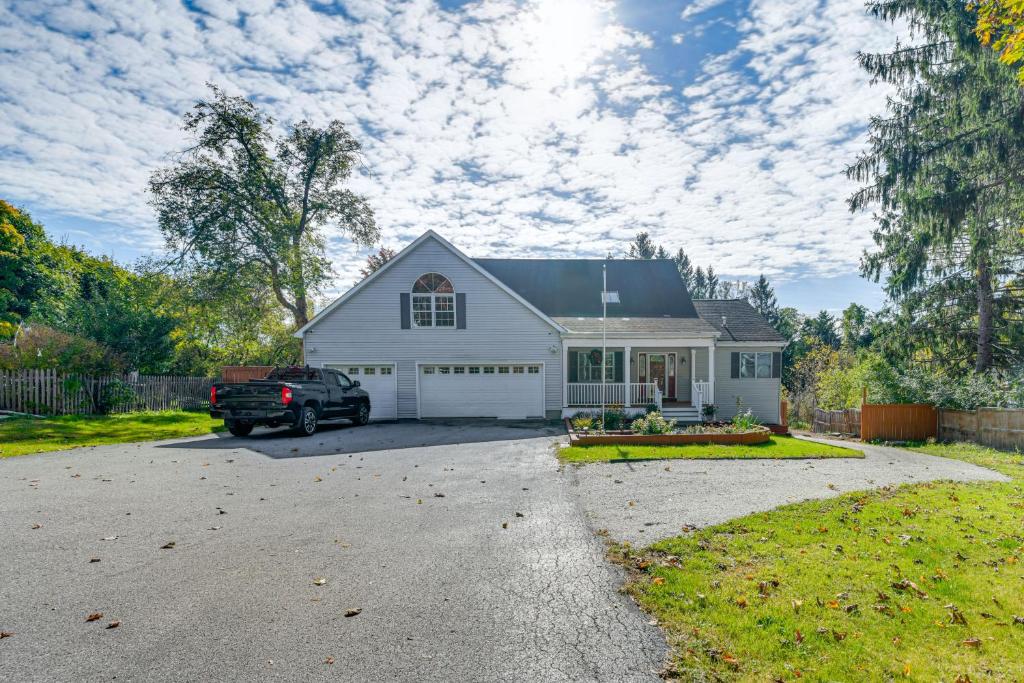 Zahrada ubytování Lake Champlain Fun Apt with Fire Pit and Large Yard!