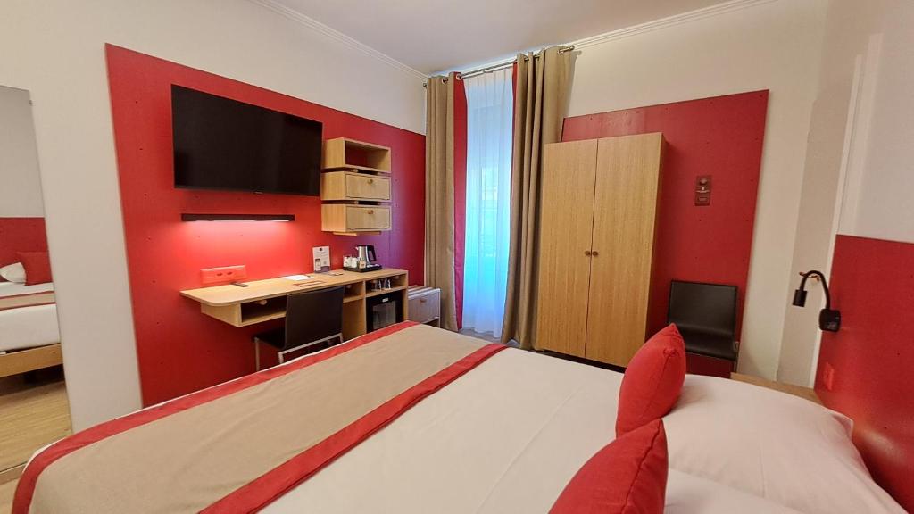 Postel nebo postele na pokoji v ubytování Hotel International & Terminus