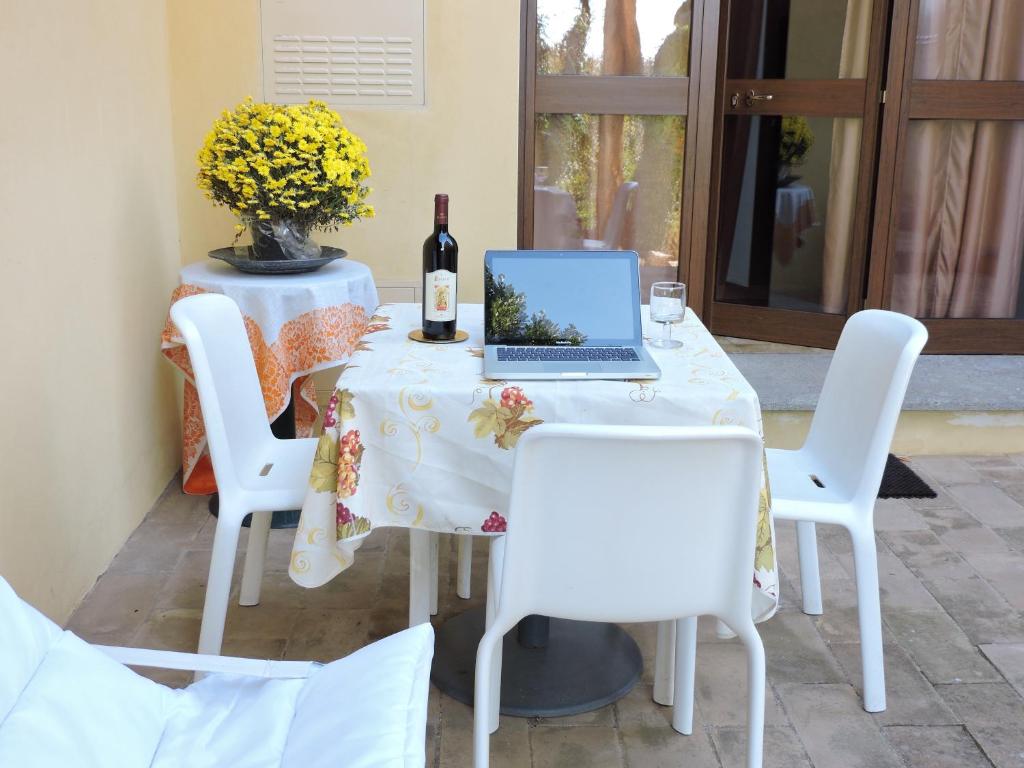 TV o dispositivi per l'intrattenimento presso Casale Fedele Family Relax B&B Vicino al Borgo