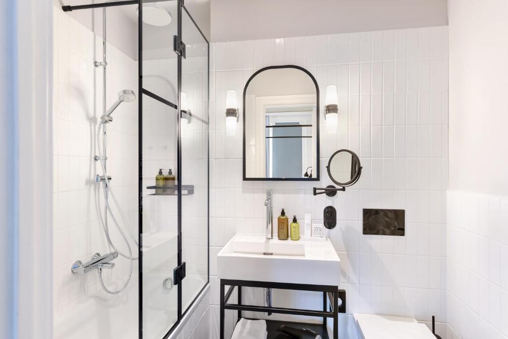 Hotel Astoria Vienna, Curio Collection by Hilton photo