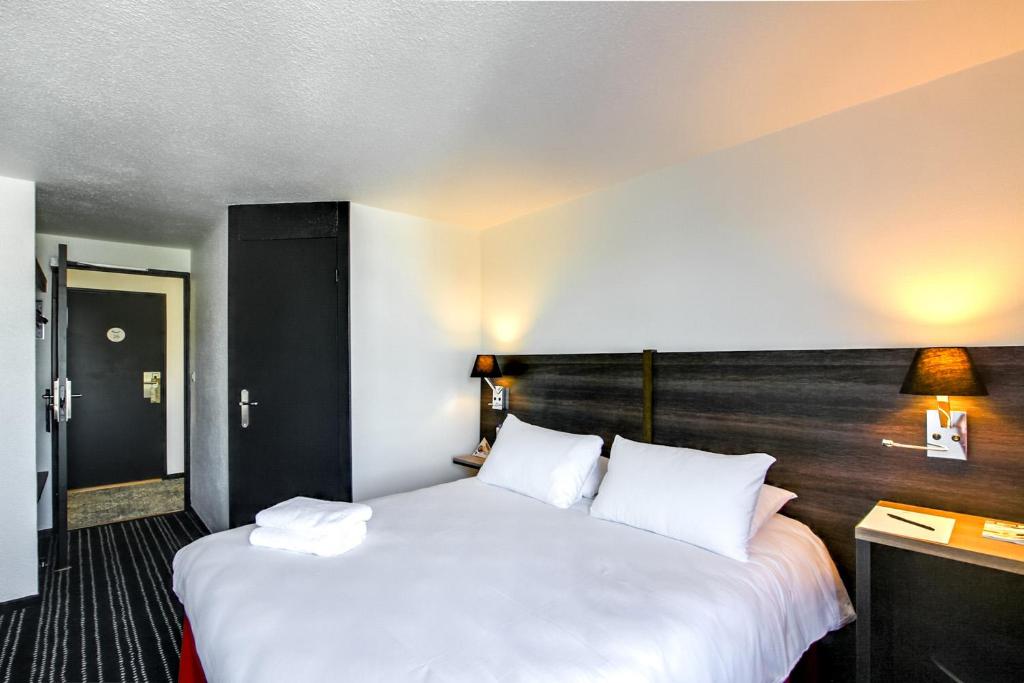 Postel nebo postele na pokoji v ubytování Brit Hotel Reims La Neuvillette