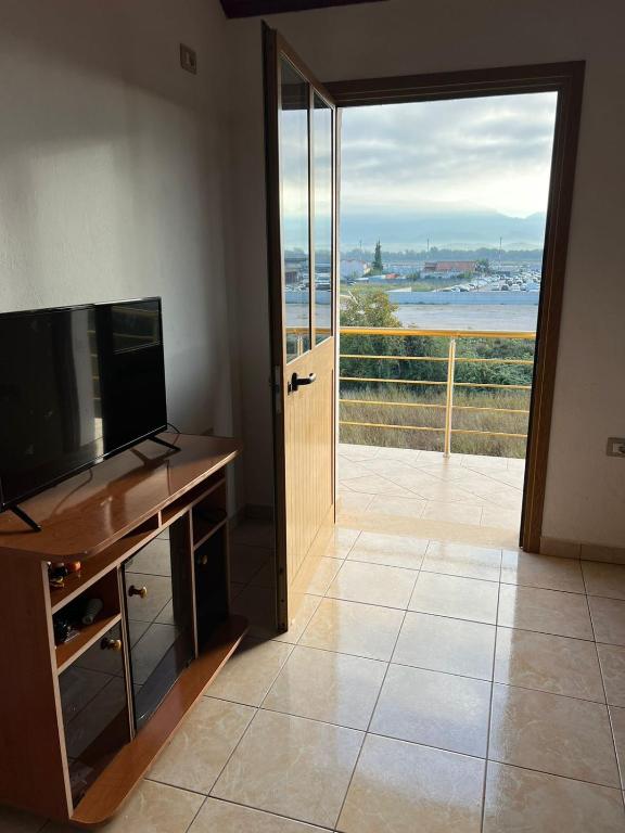 TV a/nebo společenská místnost v ubytování Karaj Apartments