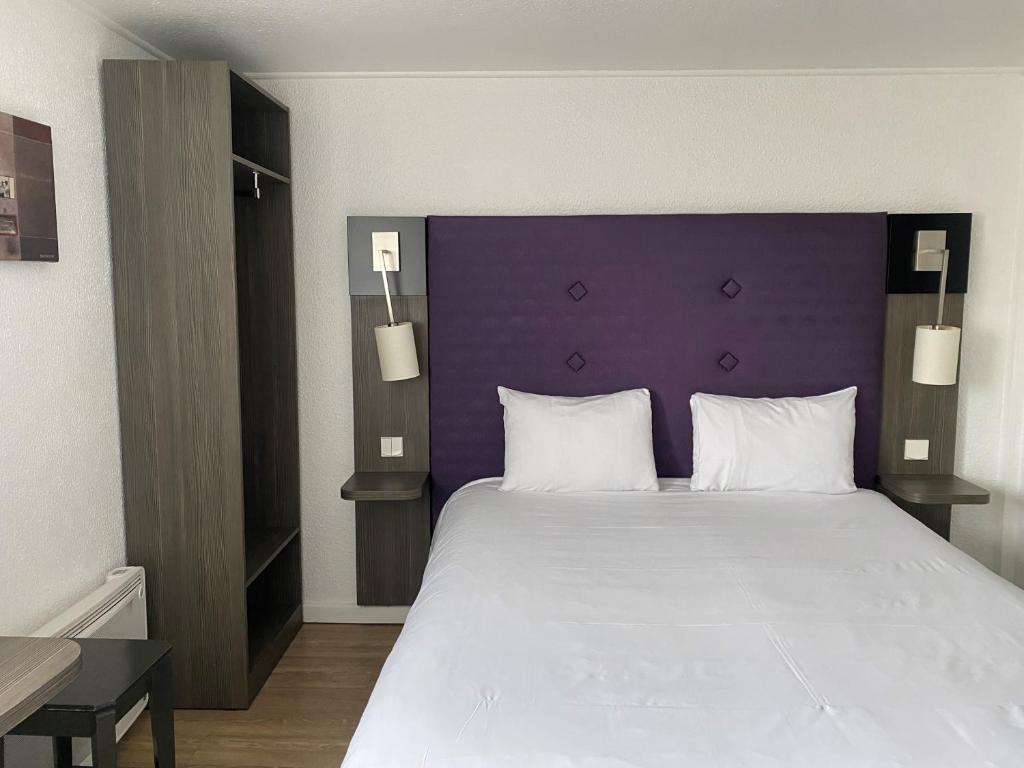 Postel nebo postele na pokoji v ubytování Brit Hotel Reims La Neuvillette