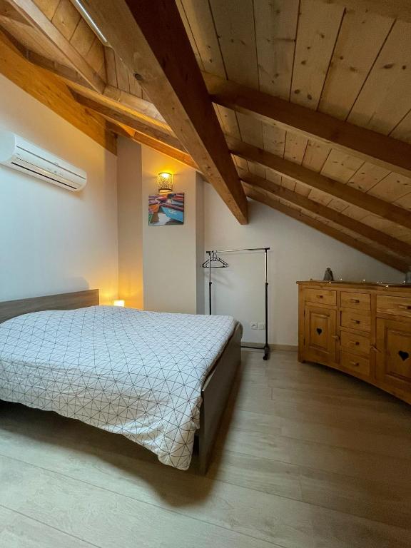 Fotografia z galérie ubytovania Gîte du Lac Gérardmer Duplex vue lac 180 avec piscine v destinácii Gérardmer