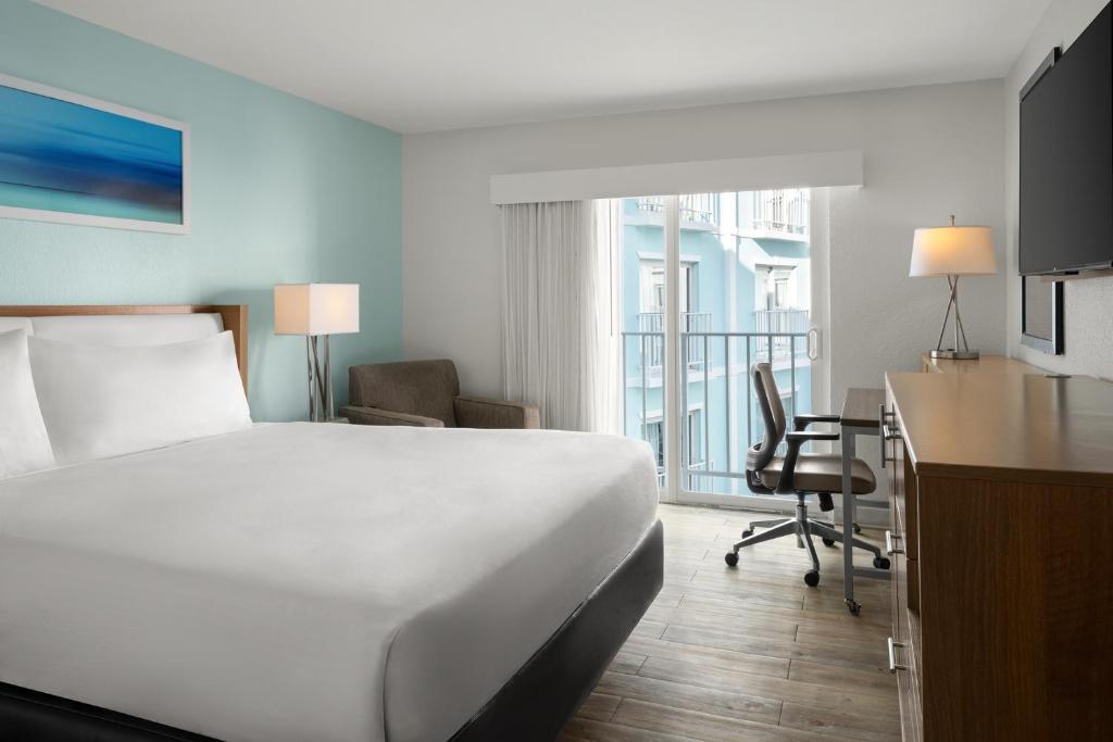 Courtyard by Marriott Nassau Downtown/Junkanoo Beach photo