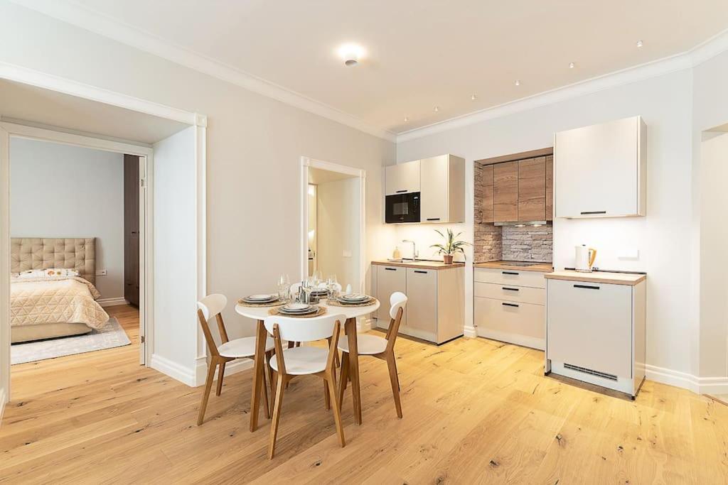 Η κουζίνα ή μικρή κουζίνα στο Dictumfactum Love Nest on Pikk