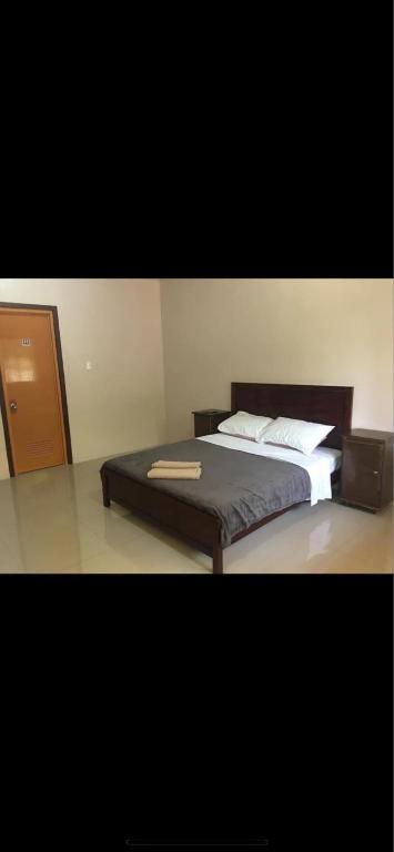 Postel nebo postele na pokoji v ubytování KJT Travellers Inn