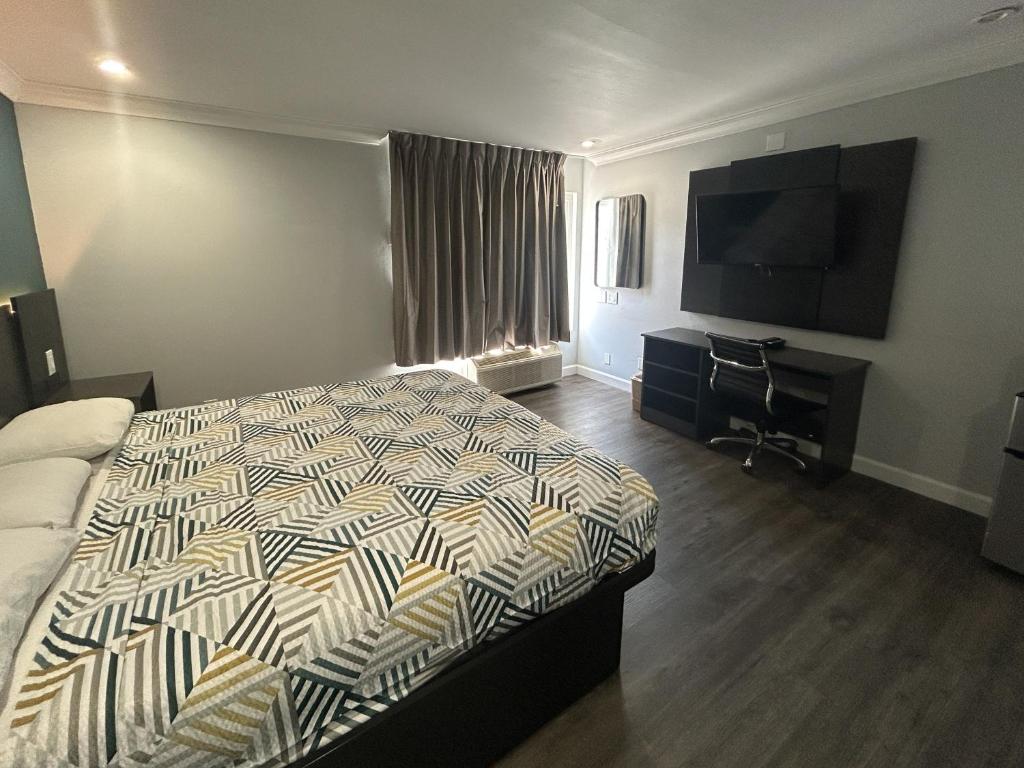 Motel 6 Buena Park, CA Anaheim Near Maingate Knotts - 
