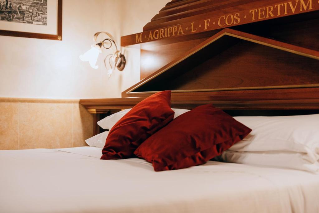 Postel nebo postele na pokoji v ubytování Hotel Pantheon