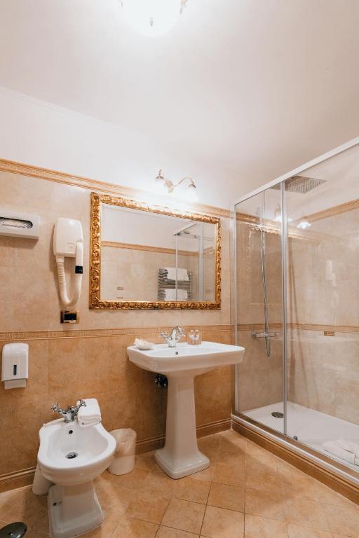 Koupelna v ubytování Hotel Pantheon