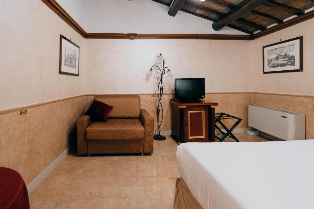 TV a/nebo společenská místnost v ubytování Hotel Pantheon