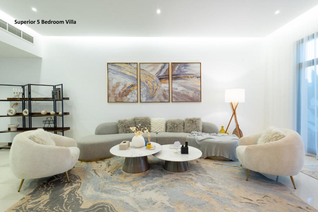 Posezení v ubytování Al Dana Paradise Luxury Villas Palm Fujairah Sea View