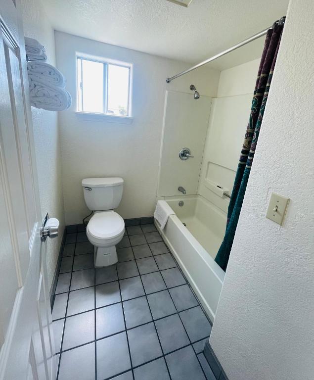 Deluxe Inn photo