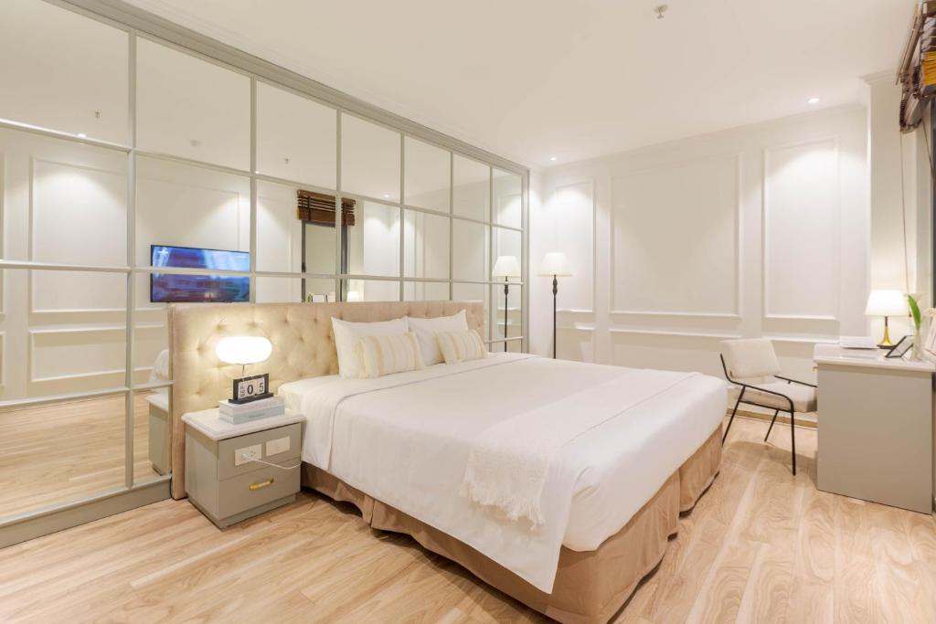 Postel nebo postele na pokoji v ubytování Keypad Hotel - Nhân Hòa