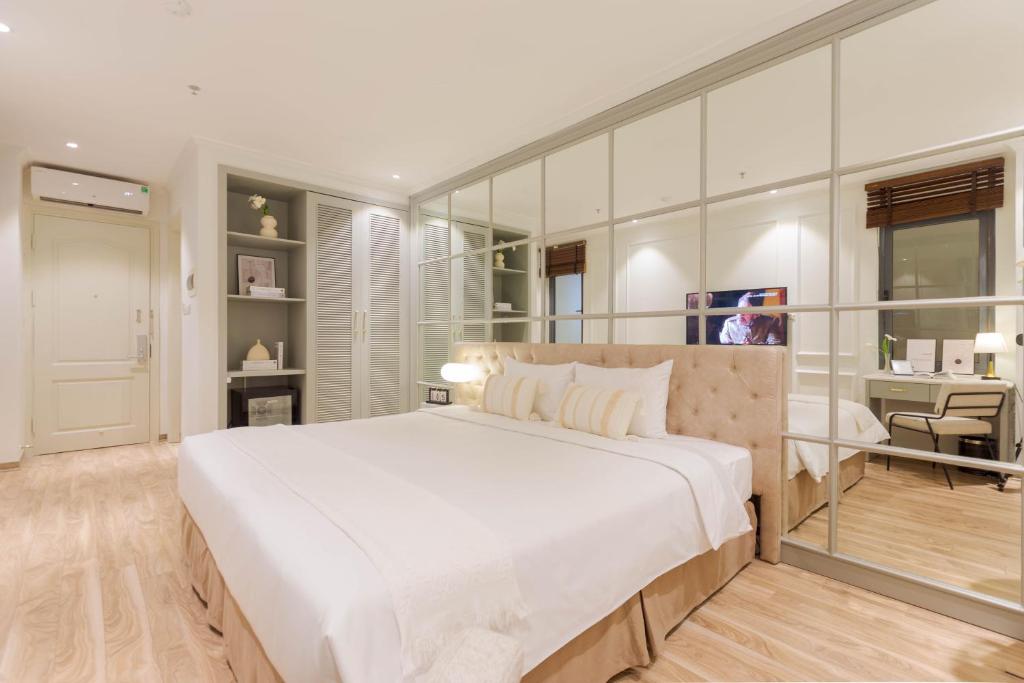 Postel nebo postele na pokoji v ubytování Keypad Hotel - Nhân Hòa
