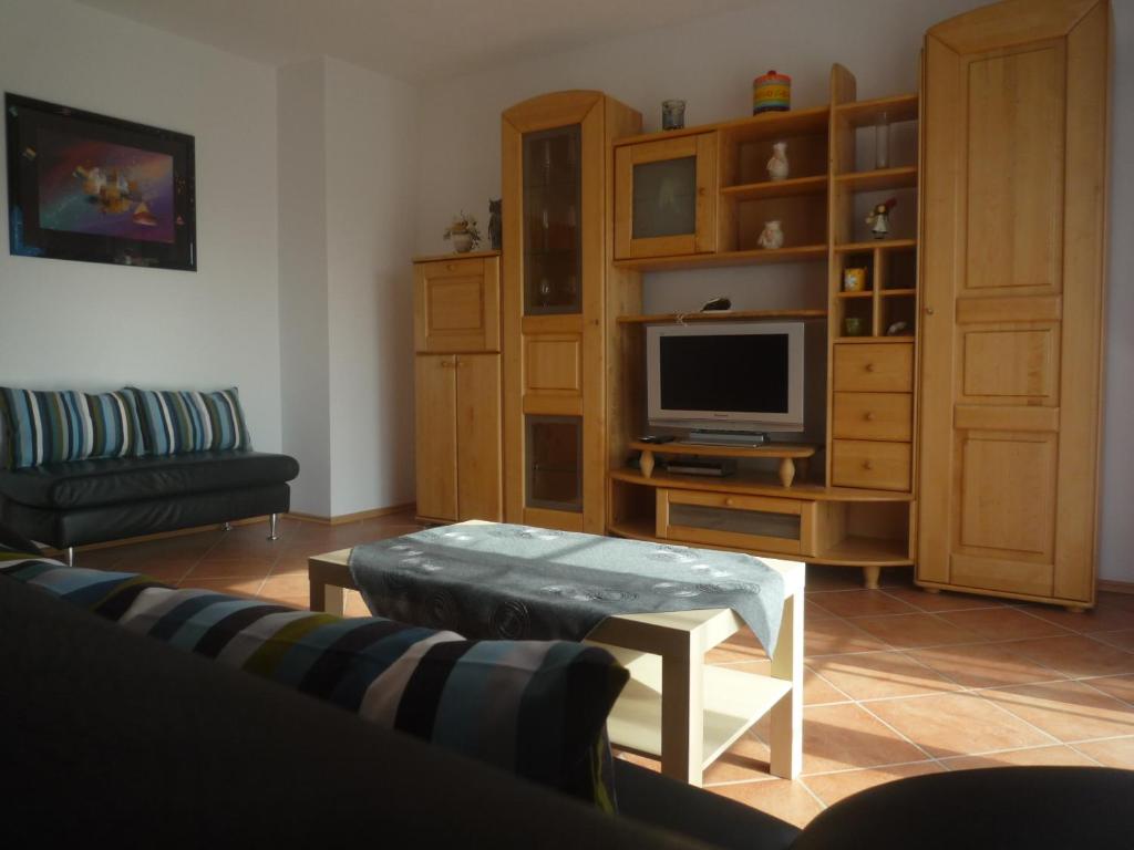 TV a/nebo společenská místnost v ubytování "Villa Sabine"