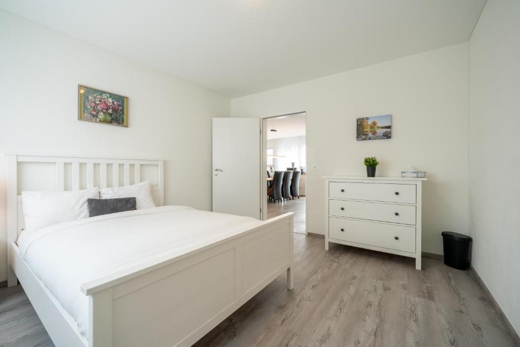 Postel nebo postele na pokoji v ubytování Swiss Suites