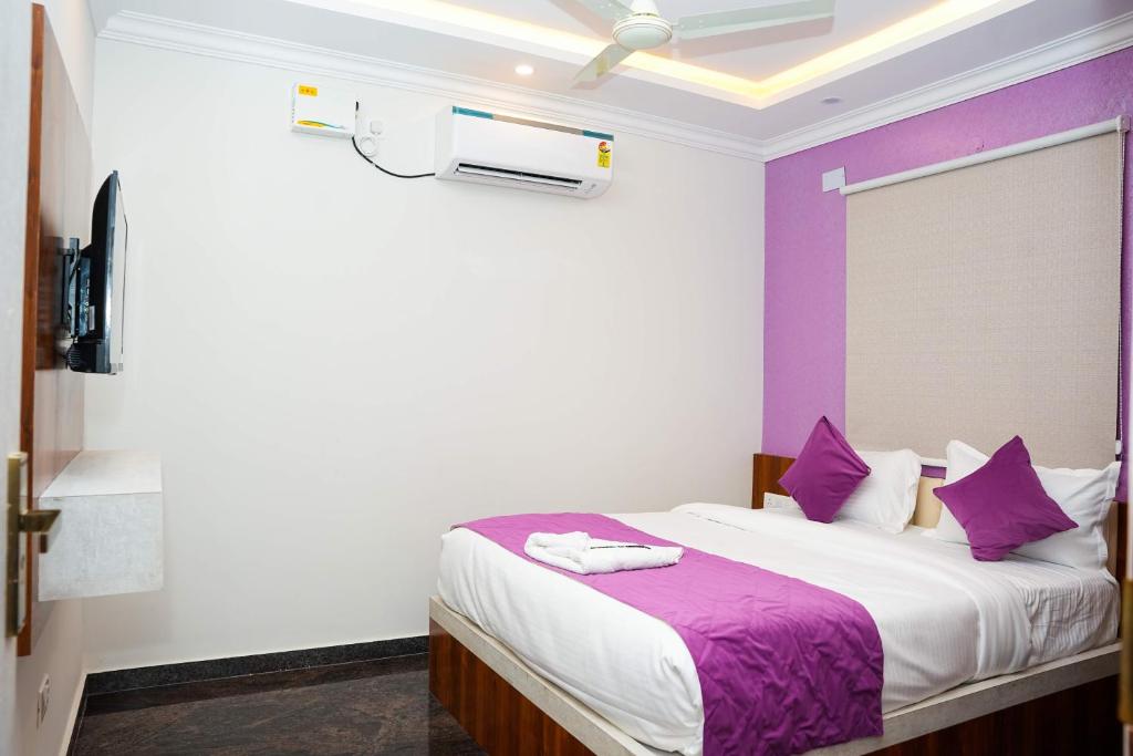 Postel nebo postele na pokoji v ubytování Hotel Skylights Bangalore Airport