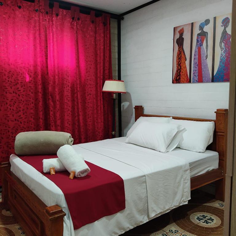 Postel nebo postele na pokoji v ubytování Hotel Hollywood Paradise ZF