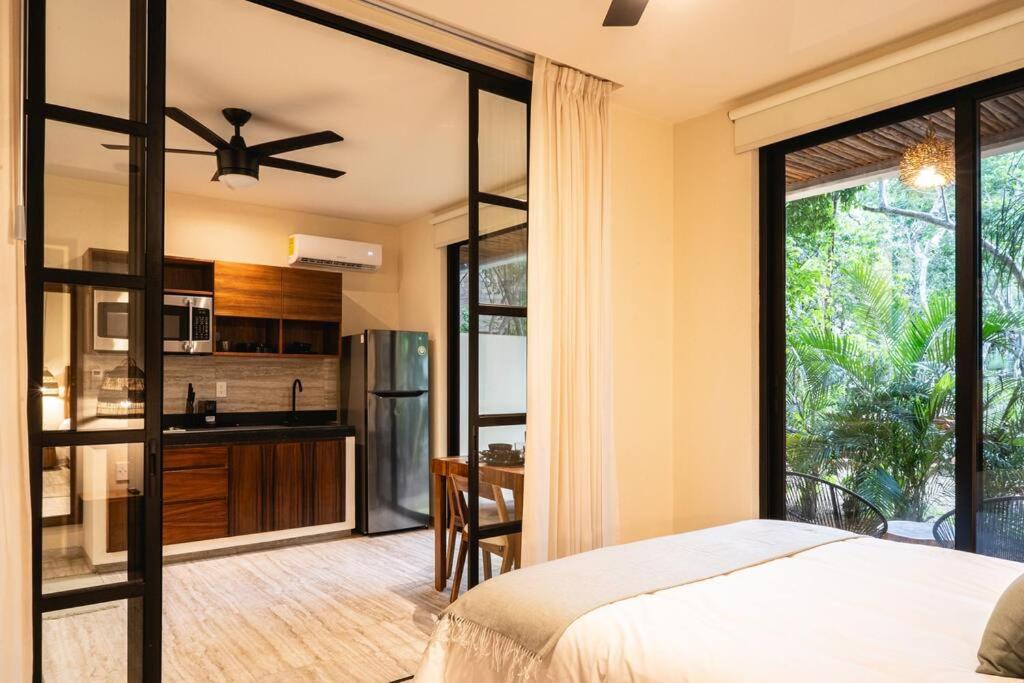 Postel nebo postele na pokoji v ubytování New Tulum Gem Private Pool Ground Floor