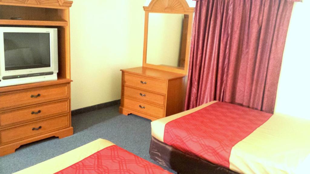 Econo Lodge Inn & Suites Lake Harmony - Pocono Mountains Area - Double Suite With Two Double Beds