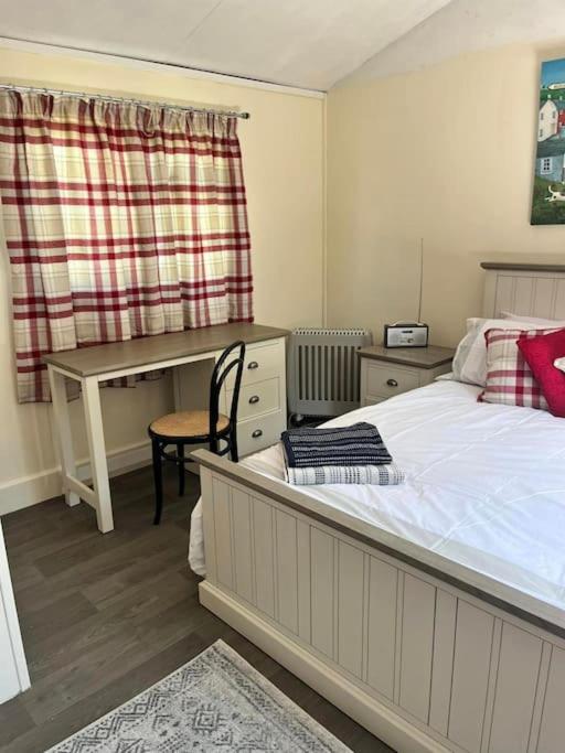Detached cosy Dorset cabin photo