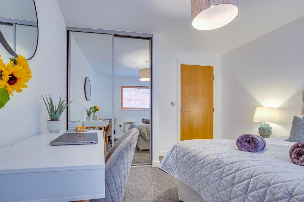 Postel nebo postele na pokoji v ubytování Stay Yorkshire City Centre Apartments