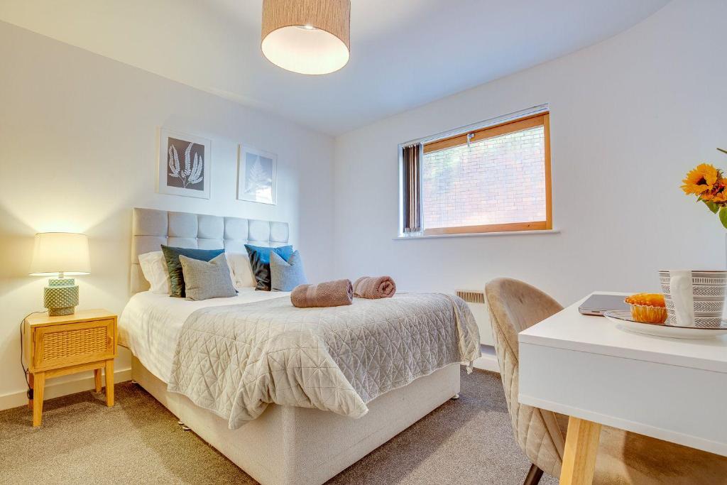 Postel nebo postele na pokoji v ubytování Stay Yorkshire City Centre Apartments
