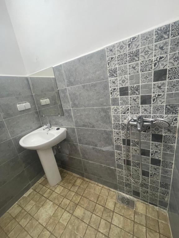 Salle de bains dans l'établissement Dar MIMA