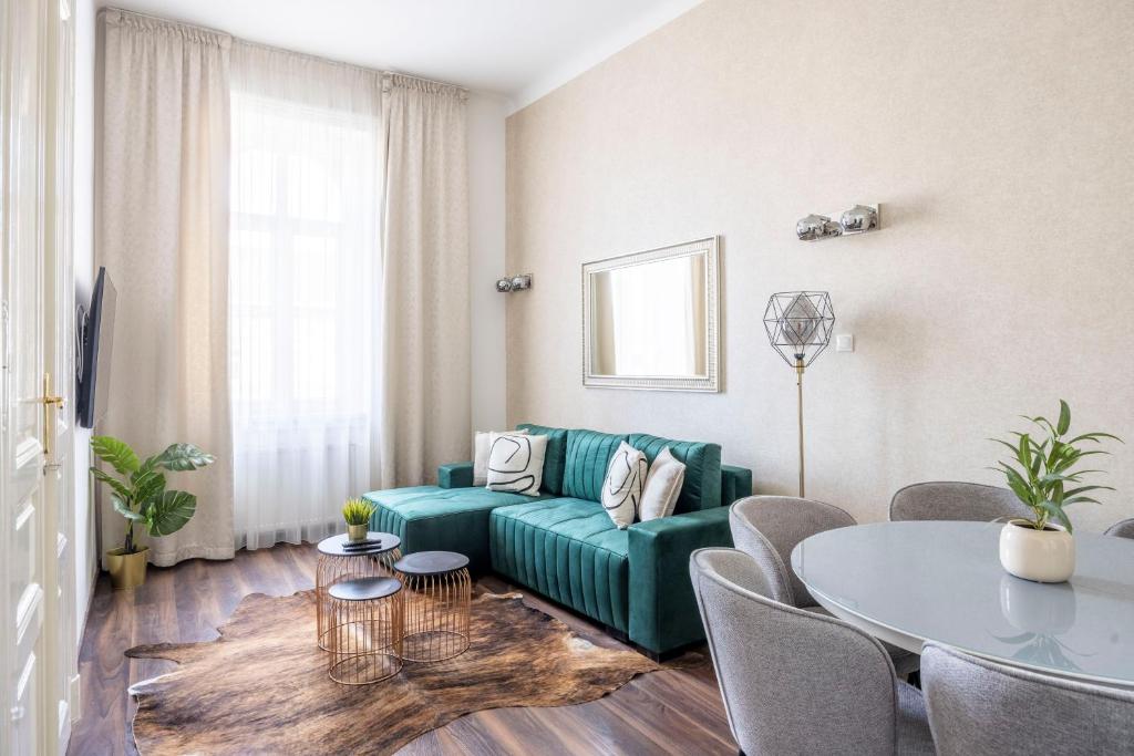 Luxurious Central Elizabeth Grand Suite w' Sauna 1073 Budapest, 34 Erzsébet körút kép - 1