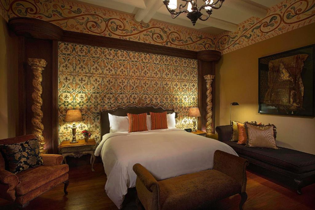 Postel nebo postele na pokoji v ubytování Palacio del Inka, a Luxury Collection Hotel, Cusco
