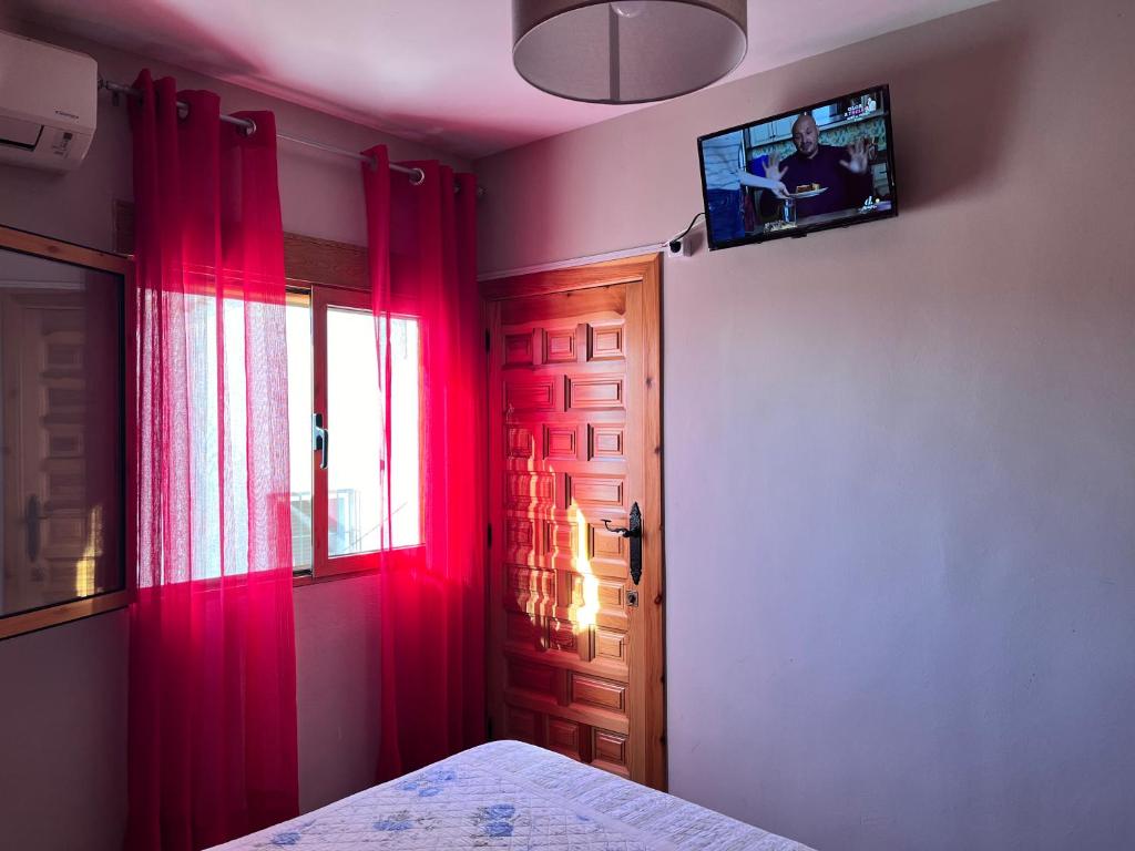 Televízia a/alebo spoločenská miestnosť v ubytovaní Casa Tio Paco