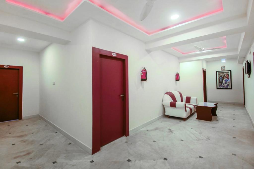 Posezení v ubytování Super Hotel O Red Stone Near Netaji Subhash Chandra Bose International Airport