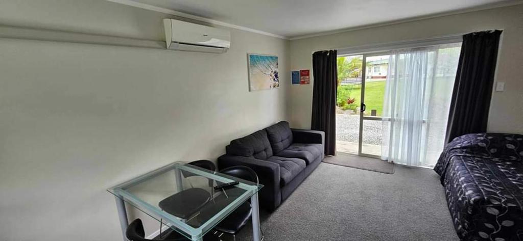 Posezení v ubytování Sunnydays Motel