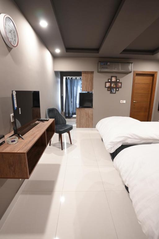 Postel nebo postele na pokoji v ubytování Hotel Crossroads