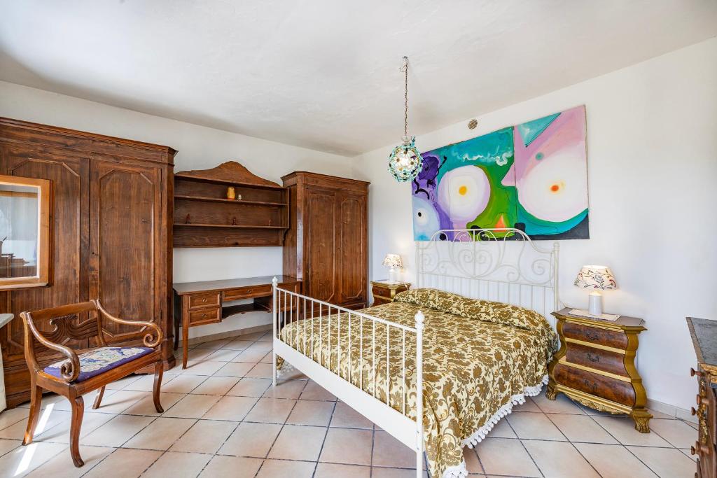 A bed or beds in a room at Torre Del Melograno With Heated Pool - Happy Rentals