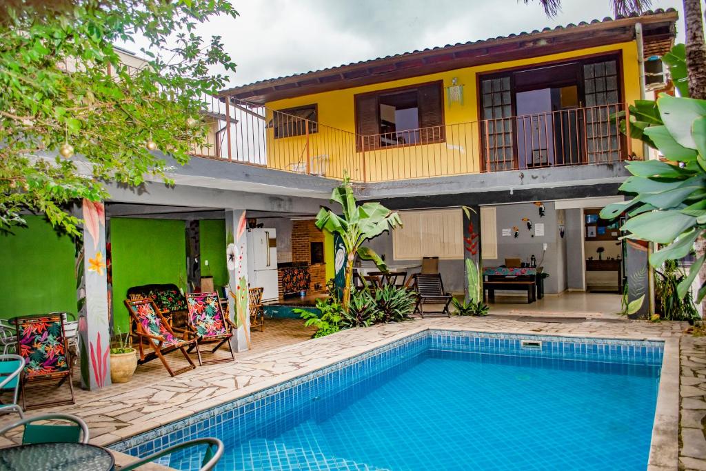 Bazén v ubytování Hostel Morada do sol Paraty nebo v jeho okolí